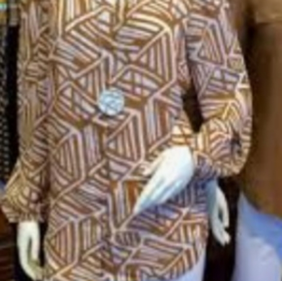 Chico’s Abstract Print Cold Shoulder Top Size 1 (M/8) - Picture 6 of 6